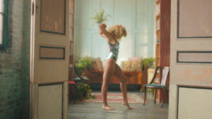 Lion Babe’s Jillian Hervey Has Made Her Mom Vanessa Williams’ Silver Sequined Leotard Her Own.00_00_15_12.Still004 feat
